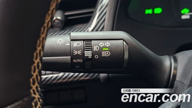 Lexus UX250h 2019 — ფოტო 26/32