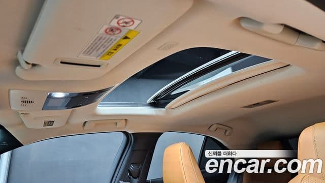 Lexus UX250h 2019 — ფოტო 18/32