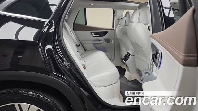 Mercedes-Benz EQE SUV 2023 — ფოტო 29/32