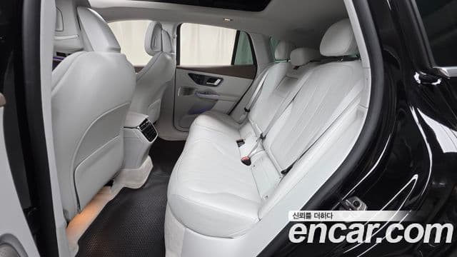 Mercedes-Benz EQE SUV 2023 — ფოტო 20/32