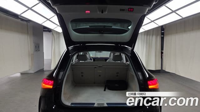 Mercedes-Benz EQE SUV 2023 — ფოტო 23/32