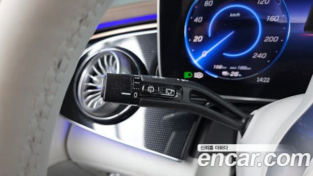Mercedes-Benz EQE SUV 2023 — ფოტო 28/32