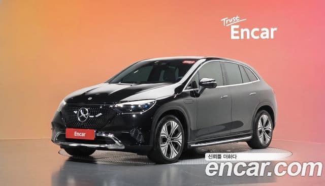 Mercedes-Benz EQE SUV 2023 — ფოტო 24/32
