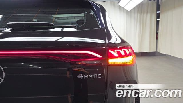 Mercedes-Benz EQE SUV 2023 — ფოტო 31/32