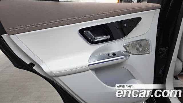 Mercedes-Benz EQE SUV 2023 — ფოტო 4/32
