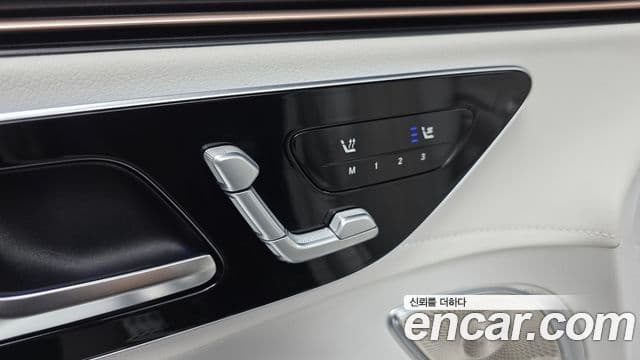 Mercedes-Benz EQE SUV 2023 — ფოტო 11/32