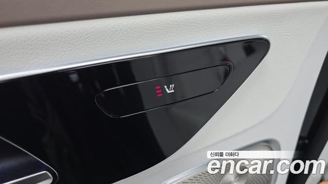 Mercedes-Benz EQE SUV 2023 — ფოტო 16/32