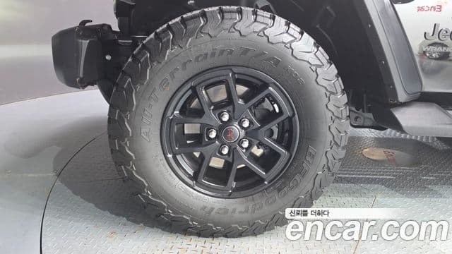 Jeep Wrangler 2024 — Şəkil 25/32