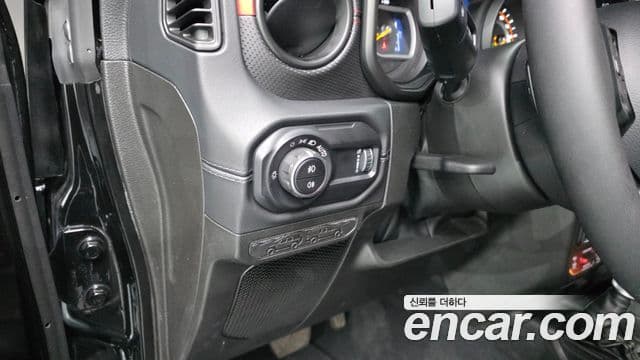 Jeep Wrangler 2024 — Şəkil 12/32