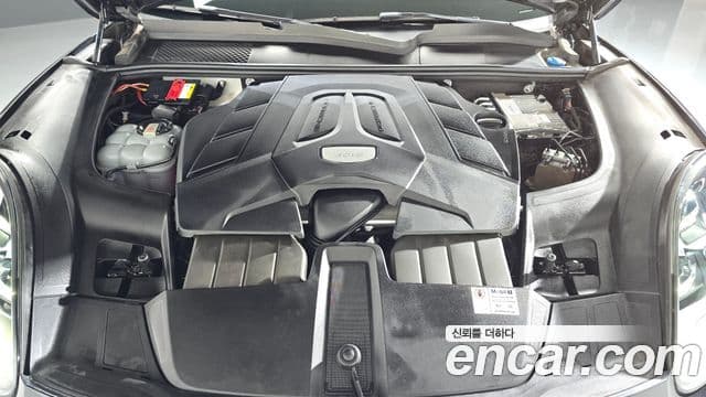 Porsche Cayenne 2019 — Photo 5/31