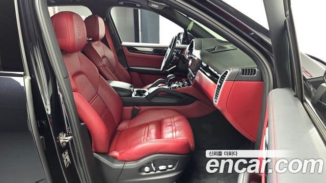 Porsche Cayenne 2019 — Photo 21/31