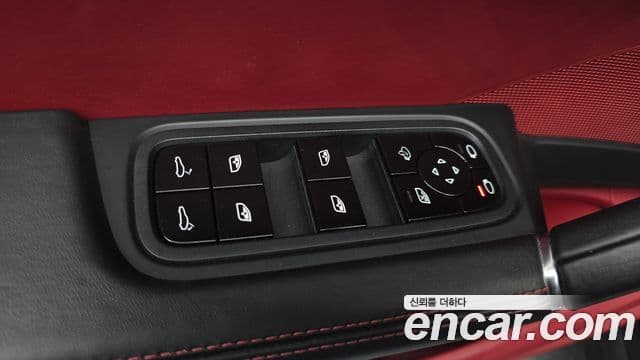 Porsche Cayenne 2019 — Photo 30/31