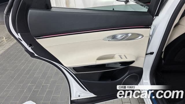 Genesis GV70 2024 — ფოტო 28/34