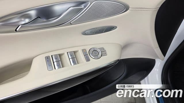 Genesis GV70 2024 — ფოტო 18/34