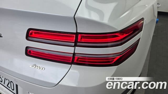 Genesis GV80 2024 — Photo 28/35