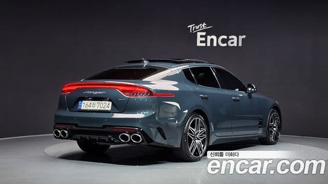 Kia Stinger 2022 — Фото 1/20