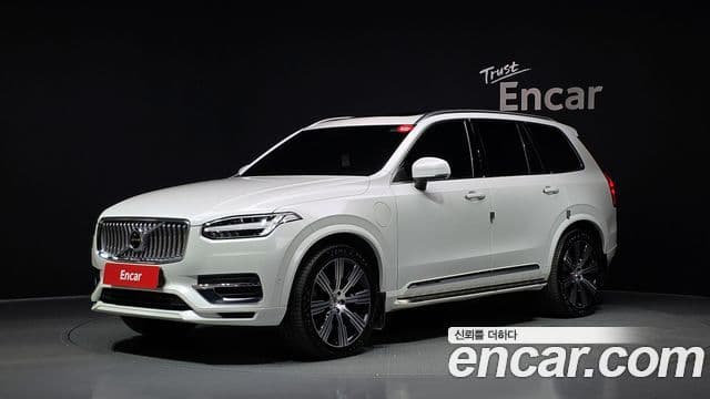 Volvo XC90 2022 — Фото 1/20