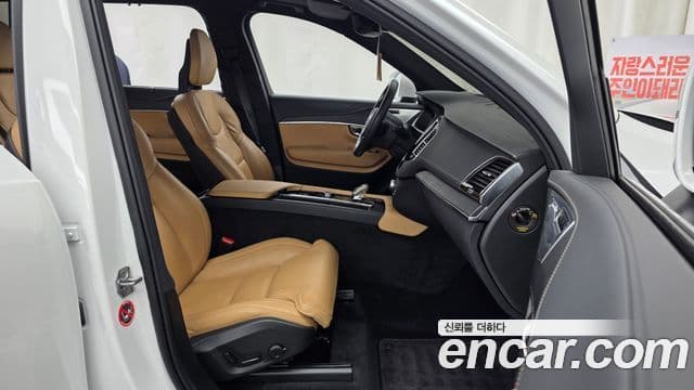 Volvo XC90 2022 — Фото 11/20