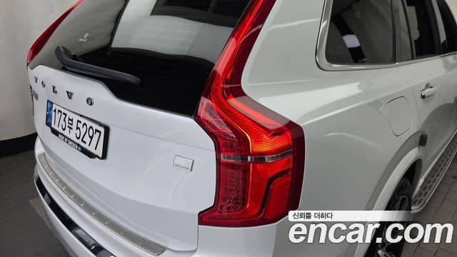Volvo XC90 2022 — Photo 16/37