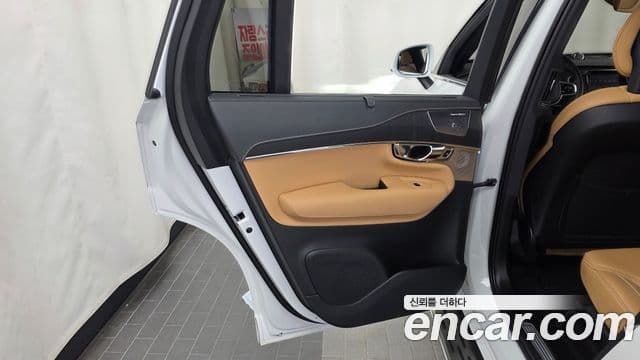 Volvo XC90 2022 — Photo 37/37