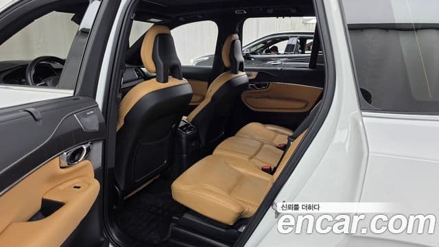 Volvo XC90 2022 — Photo 2/37