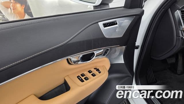 Volvo XC90 2022 — Photo 26/37