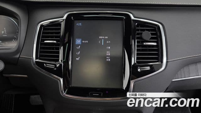 Volvo XC90 2022 — Photo 22/37