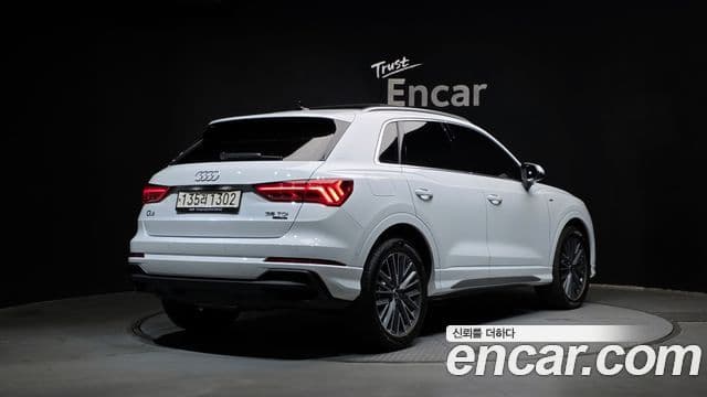 Audi Q3 2022 — ფოტო 23/31
