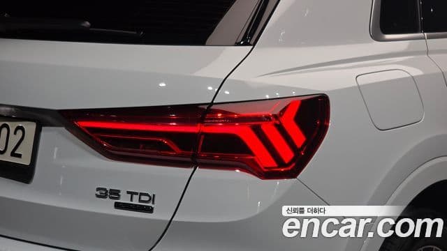 Audi Q3 2022 — ფოტო 26/31