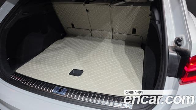 Audi Q3 2022 — ფოტო 22/31