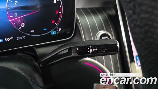 Mercedes-Benz GLC-Class 2025 — Photo 17/20