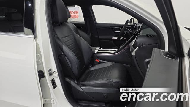 Mercedes-Benz GLC-Class 2025 — Photo 10/20