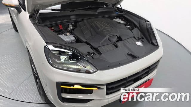 Porsche Cayenne 2024 — ფოტო 27/39