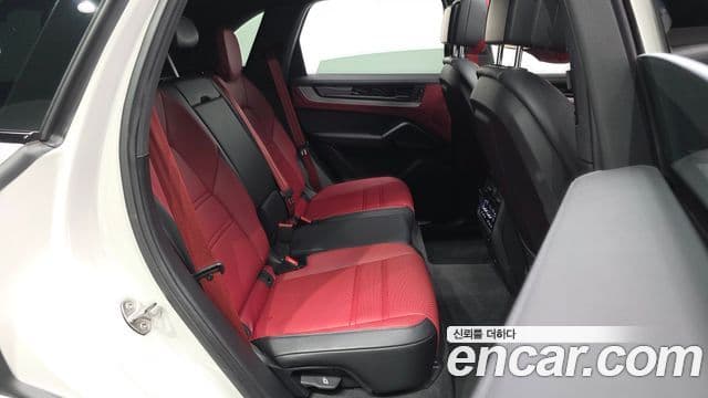 Porsche Cayenne 2024 — ფოტო 34/39