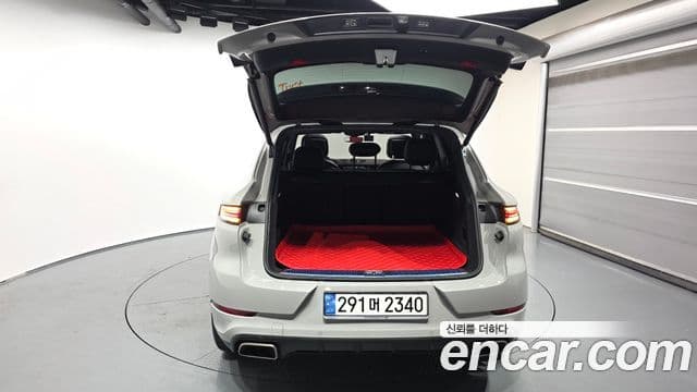 Porsche Cayenne 2024 — ფოტო 37/39