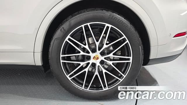 Porsche Cayenne 2024 — ფოტო 19/39