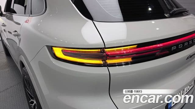 Porsche Cayenne 2024 — ფოტო 38/39