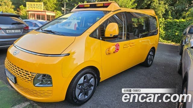 Hyundai Staria 2021 — Photo 17/18