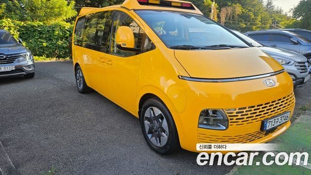 Hyundai Staria 2021 — Photo 16/18