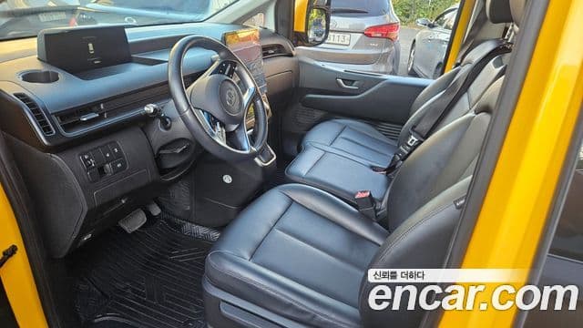 Hyundai Staria 2021 — Photo 1/18