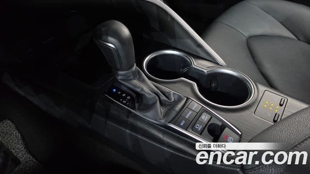 Toyota Camry 2024 — Şəkil 31/36