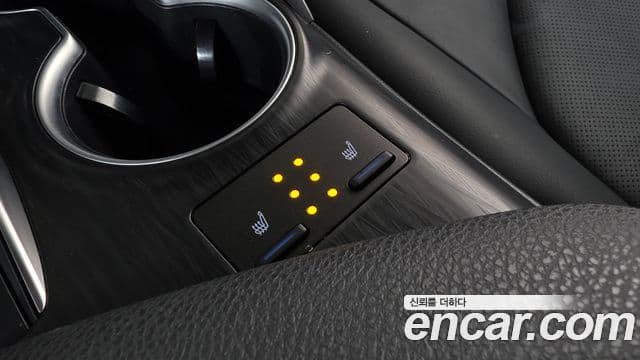 Toyota Camry 2024 — Şəkil 12/36