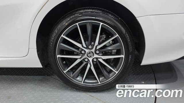 Toyota Camry 2024 — Şəkil 32/36