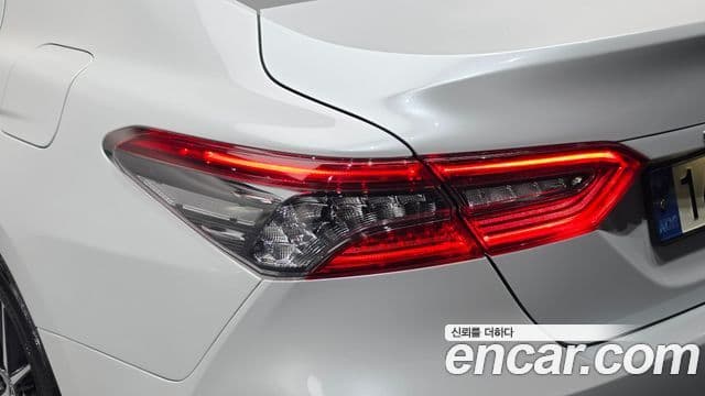 Toyota Camry 2024 — Şəkil 14/36