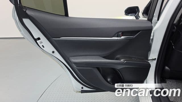 Toyota Camry 2024 — Şəkil 15/36