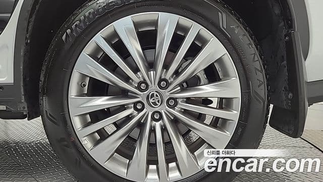 Toyota Highlander 2025 — Фото 4/20