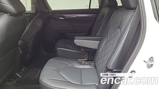 Toyota Highlander 2025 — Фото 10/20