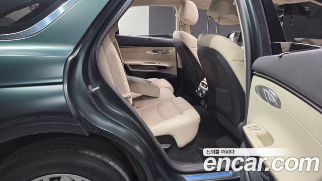 Genesis GV70 2021 — Photo 29/36