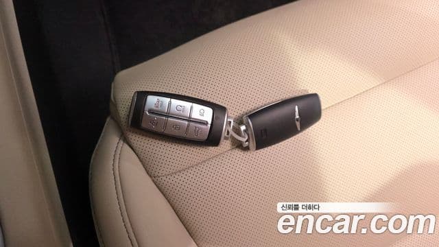 Genesis GV70 2021 — Photo 19/36
