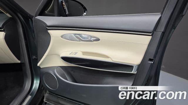 Genesis GV70 2021 — Photo 30/36